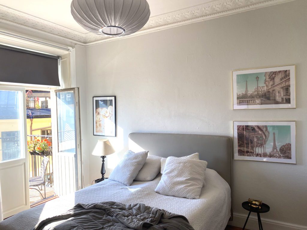 Inredning väggarna med posters av hög kvalitet